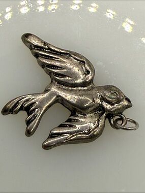 Silver tone Bird Charm – Flying Bird Pendant untested